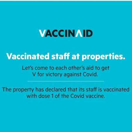 Vaccinated Staff - Oyo 1230 Kampoeng Osing Syariah Guesthouse Banyuwangi  Exteriér fotografie