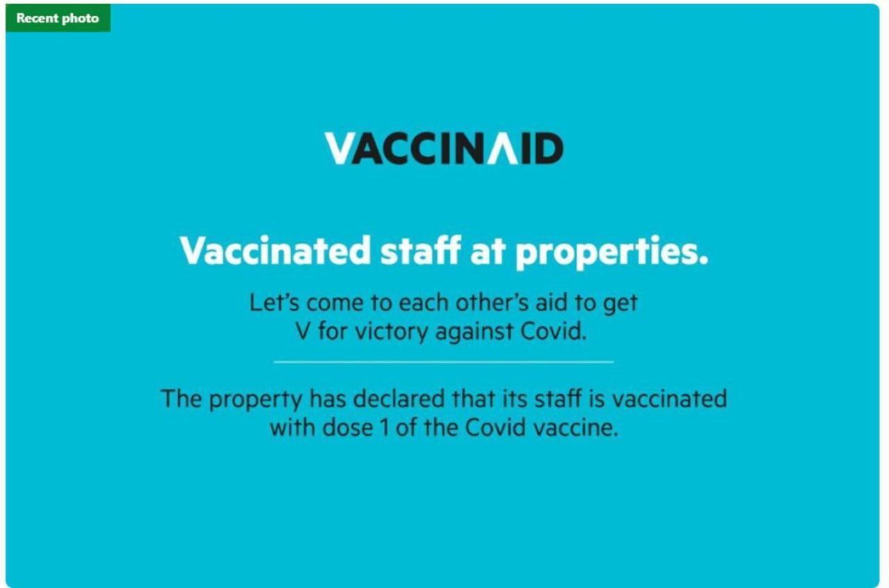 Vaccinated Staff - Oyo 1230 Kampoeng Osing Syariah Guesthouse Banyuwangi  Exteriér fotografie